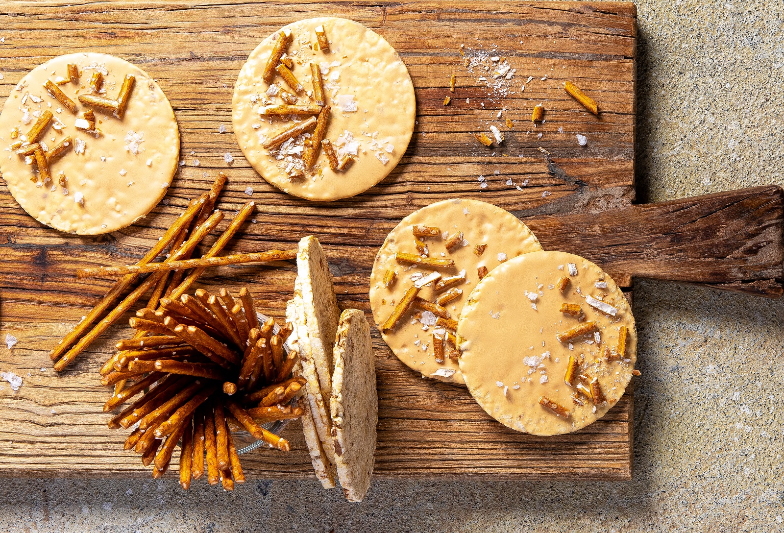 Caramilk & Crushed Pretzels Corn Thins